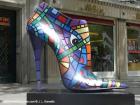 Zapatos gigantes calle Serrano Sunday Shopping Madrid Spain