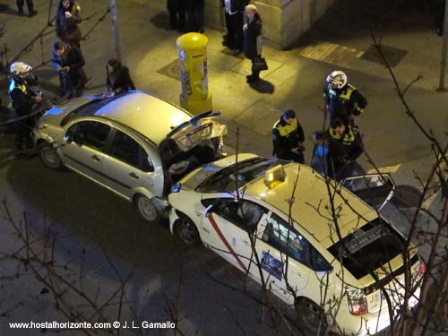 Accccidente de trafico calle de Atocha taxi toyota prius Madrid 3 febrero 2013