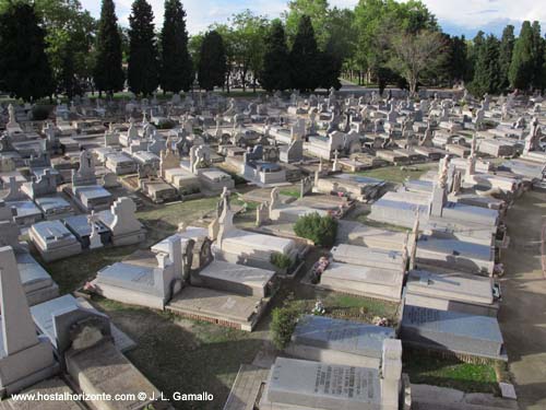 Cementerio de la Almudena Tumba del poeta Quintana Dia de todos los santos Madrid Spain
