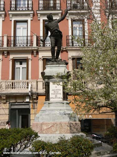 Monumento al teniente Ruiz. Plaza del Rey. Dos de Mayo de 1808 Madrid.