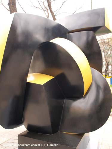 Escultura Sophia Varia Paseo de la Castellana Madrid Spain